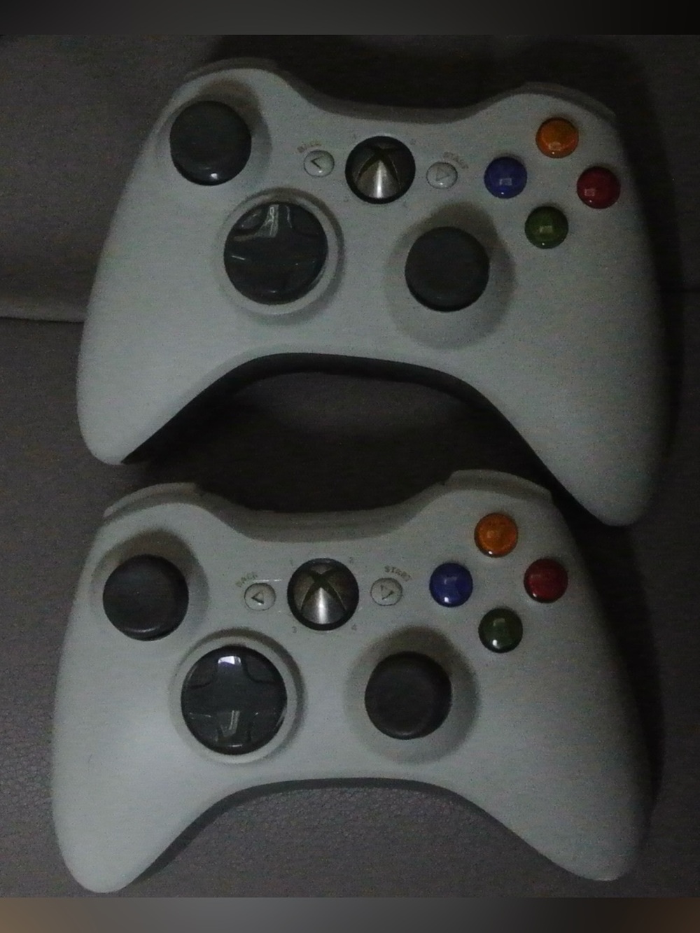 Xbox 360 White Wireless Game Controllers (Pair)